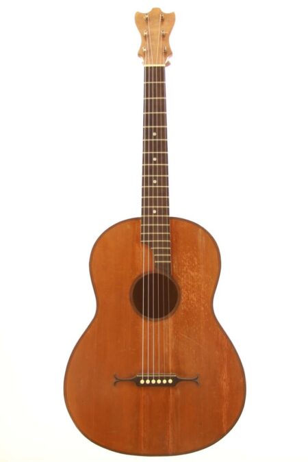 Klassische Gitarre mit Wappenkopf ~1900