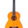 Eine Hermanos Conde 1968 Faustino Conde Flamenco-Gitarre mit Holzkorpus, dunklem Griffbrett und sechs Saiten wird vor einem weißen Hintergrund gezeigt. Eine Hermanos Conde 1968 Faustino Conde Flamenco-Gitarre mit Holzkorpus, dunklem Griffbrett und sechs Saiten wird vor einem weißen Hintergrund gezeigt.
