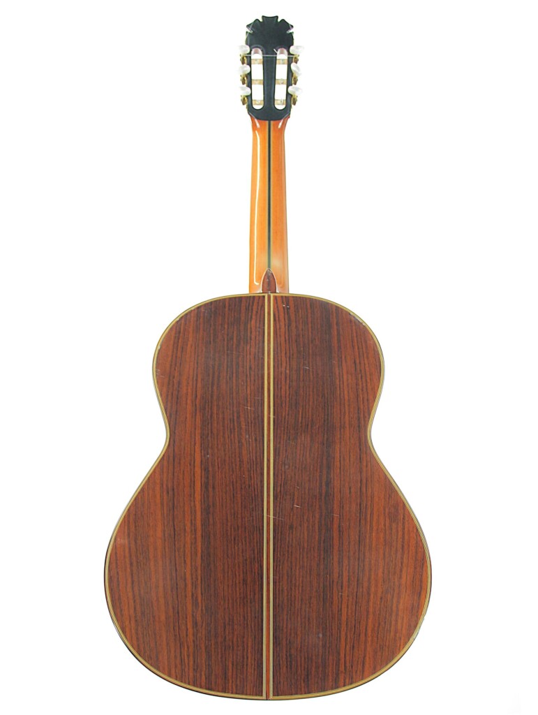 Die Manuel Rodriguez Jr Klassische Gitarre Wird Von Hinten Gezeigt Und Zeigt Ihr Holzfinish, Eine Mittige Vertikale Naht Am Korpus Und Einen Hellen Hals.