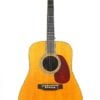 Die Akustikgitarre Martin D-45 VR 1997 verfügt über ein natürliches Holzfinish, ein schwarzes Griffbrett und ein Schlagbrett aus rotem Schildpatt, fotografiert auf einem schlichten weißen Hintergrund. Die Akustikgitarre Martin D-45 VR 1997 verfügt über ein natürliches Holzfinish, ein schwarzes Griffbrett und ein Schlagbrett aus rotem Schildpatt, fotografiert auf einem schlichten weißen Hintergrund.