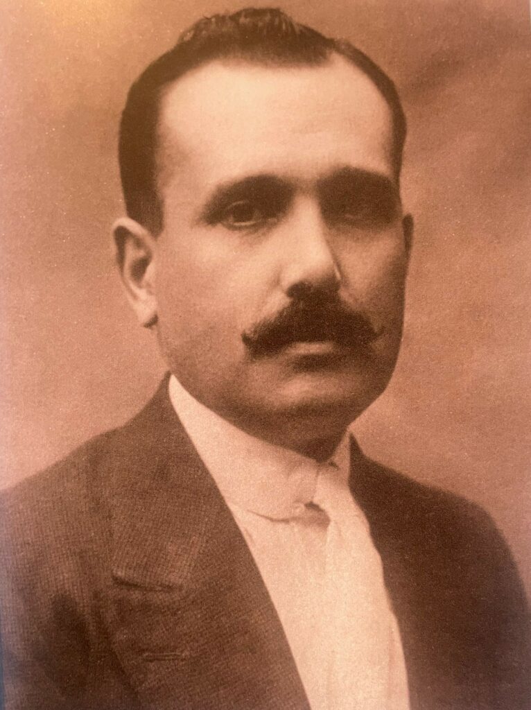 桑托斯-埃尔南德斯--传奇吉他制作大师