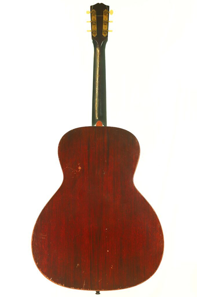 Eine Rückansicht Der Gibson L-00 1934 Akustik Gitarre Zeigt Den Dunkelrotbraunen Holzboden Und Den Schwarzen Hals Vor Einem Schlichten Weißen Hintergrund.