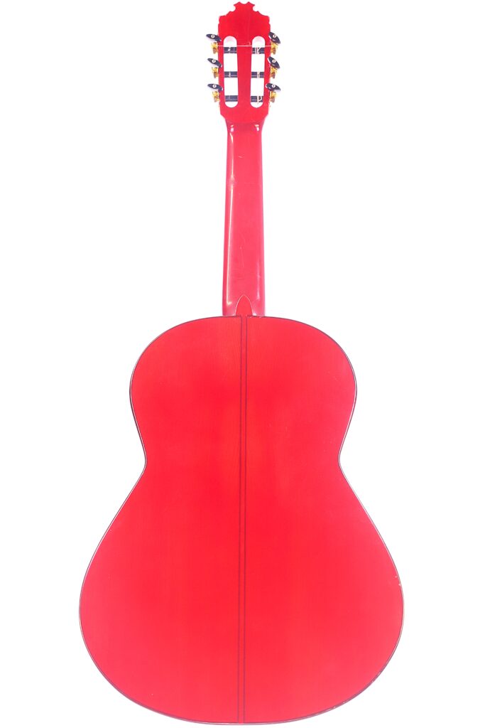 Die Manuel Guillena 2017 Blanca Flamenco Gitarre Ist Von Hinten Auf Weißem Hintergrund Abgebildet Und Zeigt Ihre Leuchtend Rote Hochglanzlackierung, Den Hals Und Die Stimmwirbel.