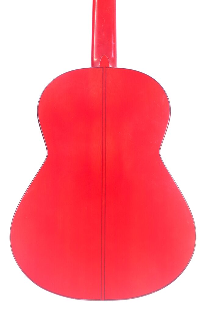 Das Bild Zeigt Die Rückseite Einer Manuel Guillena 2017 Blanca Flamenco Gitarre Mit Leuchtend Roter, Glänzender Oberfläche, Fotografiert Vor Einem Weißen Hintergrund.