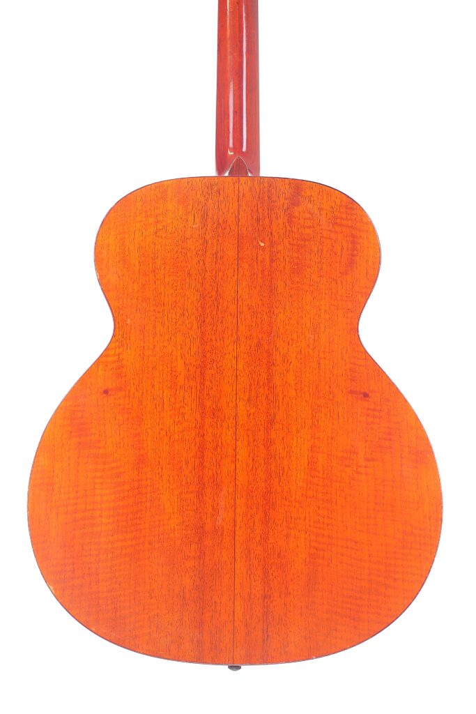 Das Bild Zeigt Die Rückseite Einer Lowden F-9 1980 Akustik Gitarre Aus Poliertem, Rötlich-Braunem Holz Mit Sichtbarer Mittelnaht Und Glatter Maserung; Oben Ist Auch Ein Teil Des Gitarrenhalses Zu Sehen.