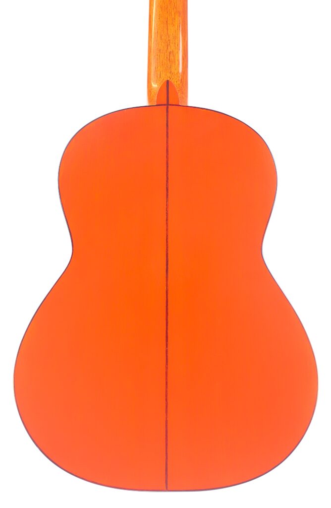 Das Bild Zeigt Die Rückseite Einer Pedro Fernández Luque 2020 Blanca Flamenco-Gitarre Mit Leuchtend Orangefarbenem Korpus Und Holzhals, Fotografiert Vor Einem Weißen Hintergrund.
