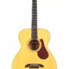 Die K.Yairi FYM 95V 2006 Akustik Gitarre hat ein natürliches Holzfinish, ein dunkles Griffbrett, sechs Saiten und ein braunes Schlagbrett, das in der Vollansicht vor weißem Hintergrund zu sehen ist. Die K.Yairi FYM 95V 2006 Akustik Gitarre hat ein natürliches Holzfinish, ein dunkles Griffbrett, sechs Saiten und ein braunes Schlagbrett, das in der Vollansicht vor weißem Hintergrund zu sehen ist.