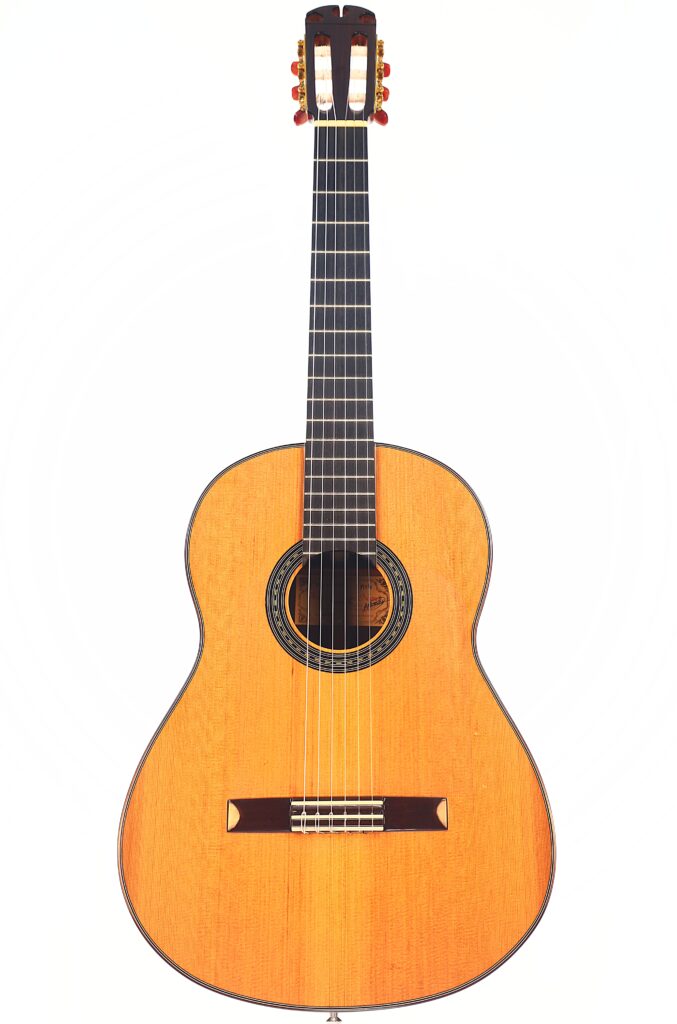 Die Antonio Morales Nogués 2020 Negra Flamenco Gitarre ist eine klassische Akustikgitarre mit Holzkorpus, dunklem Griffbrett und sechs Saiten, die vor einem schlichten weißen Hintergrund fotografiert wurde. Die Antonio Morales Nogués 2020 Negra Flamenco Gitarre ist eine klassische Akustikgitarre mit Holzkorpus, dunklem Griffbrett und sechs Saiten, die vor einem schlichten weißen Hintergrund fotografiert wurde.