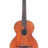Die Braun & Hauser 1905 Klassische Gitarre ist eine historische Akustikgitarre mit Holzkorpus, dunklem Griffbrett und sechs Saiten, die aufrecht vor einem schlichten weißen Hintergrund steht. Die Braun & Hauser 1905 Klassische Gitarre ist eine historische Akustikgitarre mit Holzkorpus, dunklem Griffbrett und sechs Saiten, die aufrecht vor einem schlichten weißen Hintergrund steht.