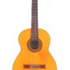 Eine Conde Hermanos 1990 FelipeV N2 Flamenco-Gitarre mit hellem Holzkorpus, dunklem Griffbrett und sechs Saiten wird vor einem weißen Hintergrund gezeigt. Eine Conde Hermanos 1990 FelipeV N2 Flamenco-Gitarre mit hellem Holzkorpus, dunklem Griffbrett und sechs Saiten wird vor einem weißen Hintergrund gezeigt.