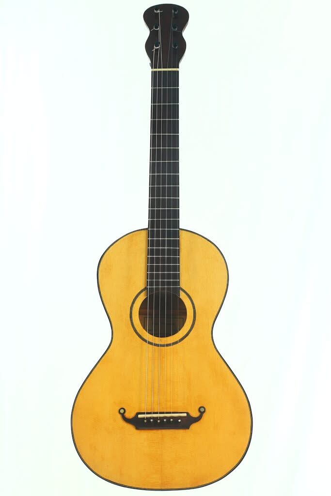 Die Lacote Stil Romantikgitarre ist eine klassische Akustikgitarre mit einem hellen Holzkorpus, einem dunklen Griffbrett und sechs Saiten, die vor einem schlichten weißen Hintergrund abgebildet ist. Die Lacote Stil Romantikgitarre ist eine klassische Akustikgitarre mit einem hellen Holzkorpus, einem dunklen Griffbrett und sechs Saiten, die vor einem schlichten weißen Hintergrund abgebildet ist.