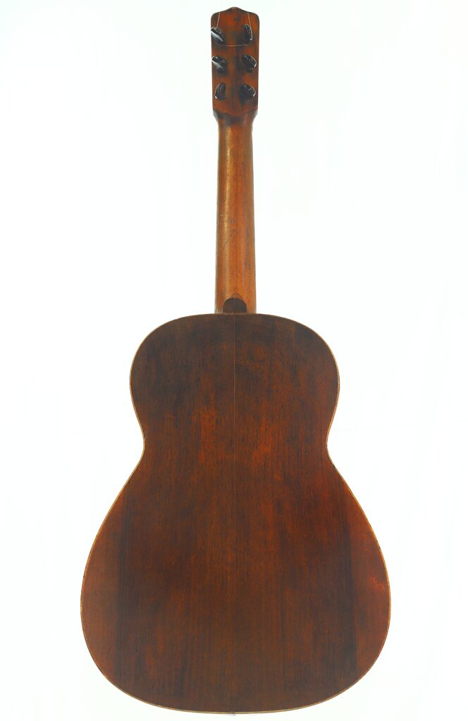 Hier ist der umformulierte Satz unter Verwendung der angegebenen Produktdaten: Die Rückansicht der „Ricardo Sanchis Nacher 1940 Augustin Barrios Klassische Gitarre“ mit ihrer Holzoberfläche, auf der Korpus, Hals und Stimmwirbel vor einem weißen Hintergrund zu sehen sind. Hier ist der umformulierte Satz unter Verwendung der angegebenen Produktdaten: Die Rückansicht der „Ricardo Sanchis Nacher 1940 Augustin Barrios Klassische Gitarre“ mit ihrer Holzoberfläche, auf der Korpus, Hals und Stimmwirbel vor einem weißen Hintergrund zu sehen sind.