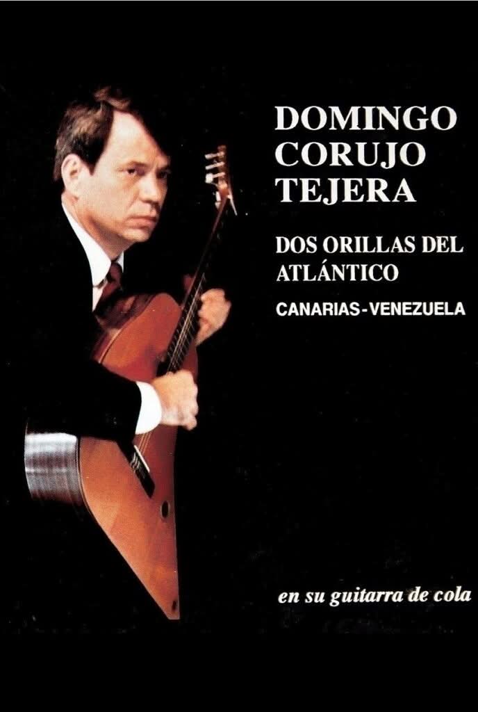 Ein Mann im Anzug spielt Gitarre. Der Text lautet: „Domingo Corujo Tejera. Zwei Ufer des Atlantiks. Kanarische Inseln – Venezuela. Auf seiner ‚Gran Klassische Gitarre‘ von Raimundo und Aparicio Corujo.“ Schwarzer Hintergrund. Ein Mann im Anzug spielt Gitarre. Der Text lautet: „Domingo Corujo Tejera. Zwei Ufer des Atlantiks. Kanarische Inseln – Venezuela. Auf seiner ‚Gran Klassische Gitarre‘ von Raimundo und Aparicio Corujo.“ Schwarzer Hintergrund.