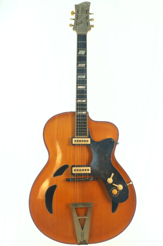 Artur Lang 1950er Jazz-Gitarre – handgebaute Deutsche Archtop-Gitarre mit authentischer Musiker-Vergangenheit Artur Lang 1950er Jazz-Gitarre – handgebaute Deutsche Archtop-Gitarre mit authentischer Musiker-Vergangenheit