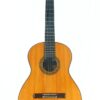 Eine Antonius Müller 2004 Doubletop Klassische Gitarre mit hellbraunem Holzkorpus, dunklem Griffbrett und sechs Nylonsaiten, aufrecht vor weißem Hintergrund fotografiert. Eine Antonius Müller 2004 Doubletop Klassische Gitarre mit hellbraunem Holzkorpus, dunklem Griffbrett und sechs Nylonsaiten, aufrecht vor weißem Hintergrund fotografiert.