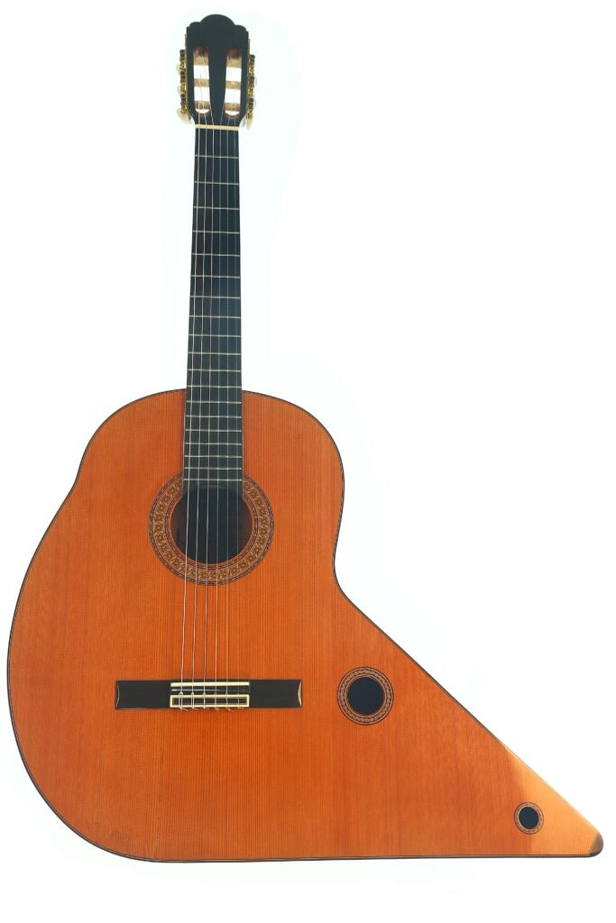 Raimundo y Aparicio Corujo's Gran Klassische Gitarre – Eine visionäre Konzertgitarre, geschaffen für die große Bühne Raimundo y Aparicio Corujo's Gran Klassische Gitarre – Eine visionäre Konzertgitarre, geschaffen für die große Bühne