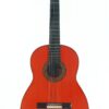 Eine Hermanos Conde 1989 Negra Flamenco Gitarre mit rotbraunem Holzkorpus, dunklem Hals und einer verzierten Rosette um das Schallloch, fotografiert vor weißem Hintergrund.