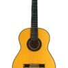 Antonio Aparicio Master Flamenco Gitarre mit einem hellen Holzkorpus, einem dunklen Griffbrett und einer Schutzplatte unterhalb des Schalllochs. Antonio Aparicio Master Flamenco Gitarre mit einem hellen Holzkorpus, einem dunklen Griffbrett und einer Schutzplatte unterhalb des Schalllochs.
