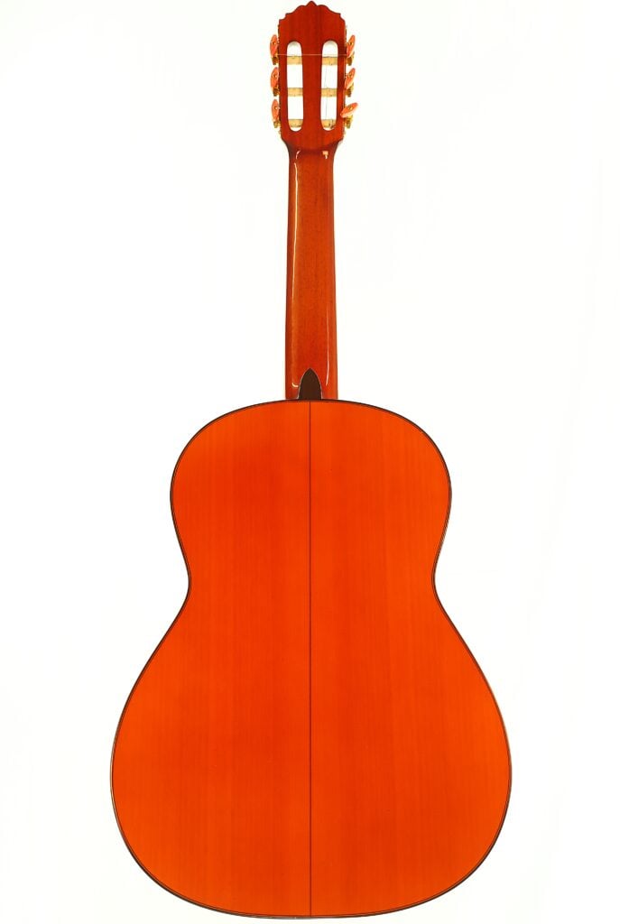 Rückansicht einer akustischen Flamenco-Gitarre der Marke Conde Hermanos aus dem Jahr 1989 mit heller Holzoberfläche. Rückansicht einer akustischen Flamenco-Gitarre der Marke Conde Hermanos aus dem Jahr 1989 mit heller Holzoberfläche.