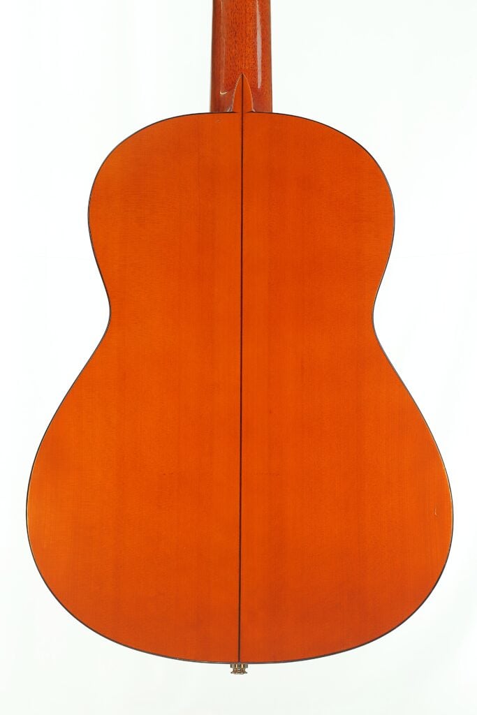 Die Rückseite einer klassischen Flamenco-Gitarre Manuel Contreras 1a aus dem Jahr 1977. Die Rückseite einer klassischen Flamenco-Gitarre Manuel Contreras 1a aus dem Jahr 1977.