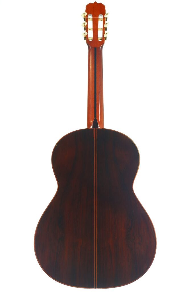Rückansicht einer Jose Ramirez 1a 1968 Klassische Gitarre, die den Holzkorpus und den Hals mit den Stimmwirbeln zeigt. Rückansicht einer Jose Ramirez 1a 1968 Klassische Gitarre, die den Holzkorpus und den Hals mit den Stimmwirbeln zeigt.