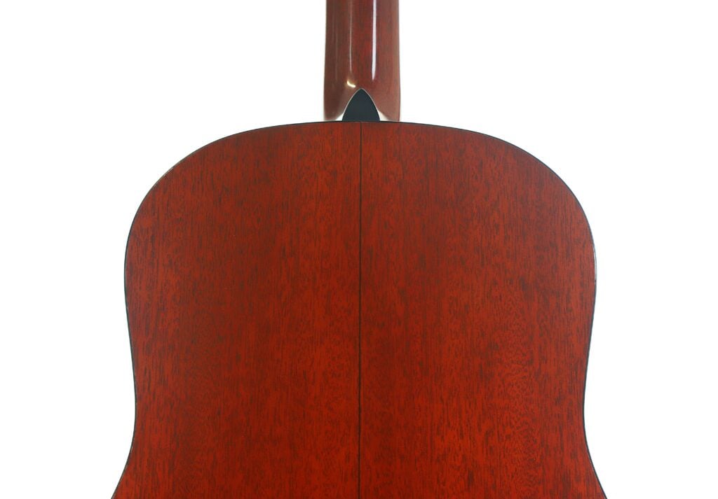 Die Rückseite des Holzkörpers und des Halses einer Martin D-18 VS 2006 Klassische Gitarre. Die Rückseite des Holzkörpers und des Halses einer Martin D-18 VS 2006 Klassische Gitarre.